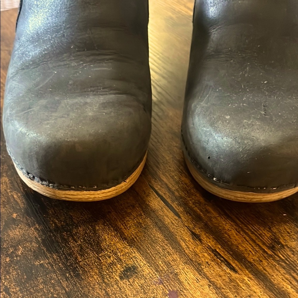 Dansko Black Professional Clogs with Sturdy Sole - Picture 2 of 5